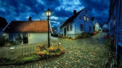 house many roads