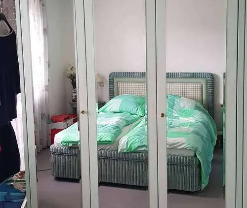 feng shui mirror facing bed