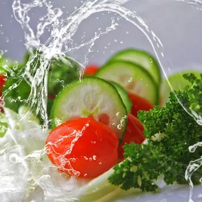 feng shui healthy food: cucumber, tomato, broccoli